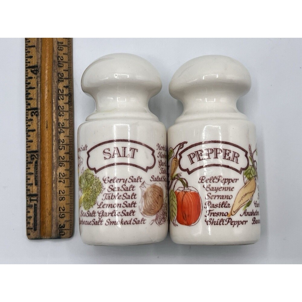 Vintage AVON SALT & PEPPER SHAKER SET 1980 in ORIGINAL BOX NEVER BEEN USED